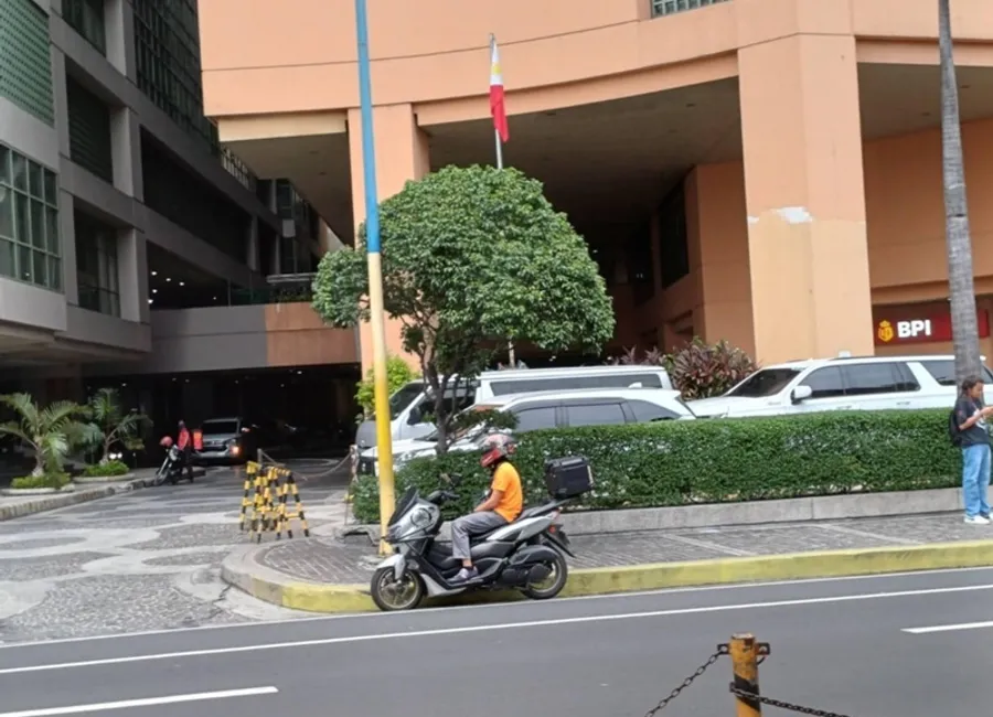 SACRIFICE SALE 43.95 sqm PRIME COMMERCIAL GROUND LEVEL Pioneer Highlands, Mandaluyong