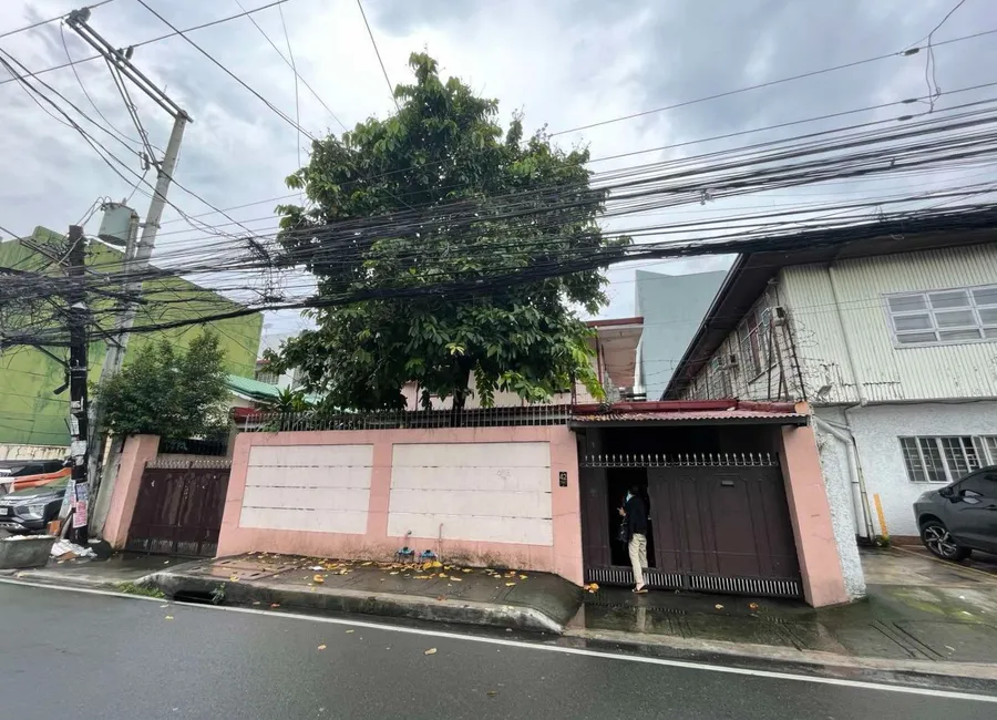 5 Bedroom House for Sale in Annapolis St Cubao Quezon City