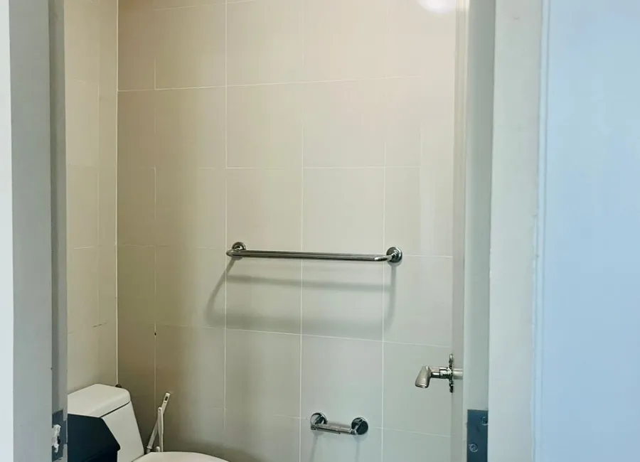 3 Bedroom Condo with two Balconies For Sale at The Parkside Villas Newport Pasay City