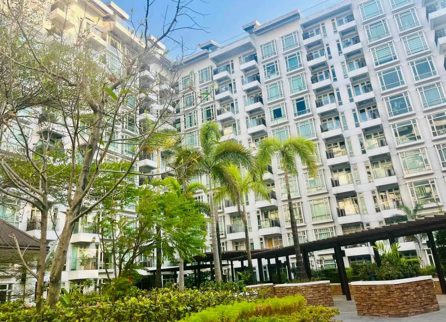 3 Bedroom Condo with two Balconies For Sale at The Parkside Villas Newport Pasay City