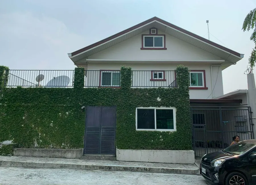 12 rooms House For Sale at Eagle Ridge Golf and Country Club, Brgy Javalera General Trias Cavite