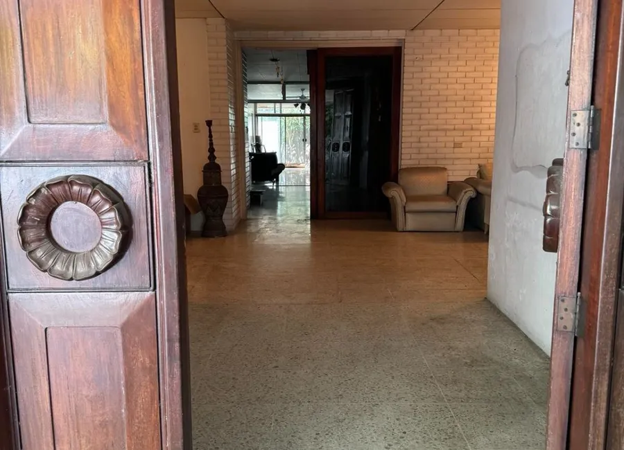 House For Sale in Magallanes Village, Makati