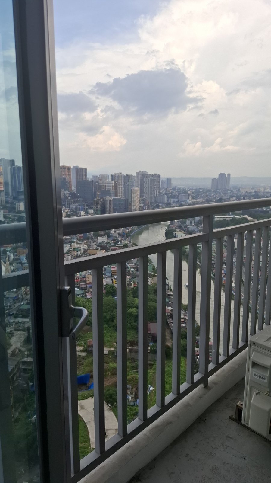 RUSH SALE Acqua Residences Dettifoss Tower Unit in MANDALUYONG CITY