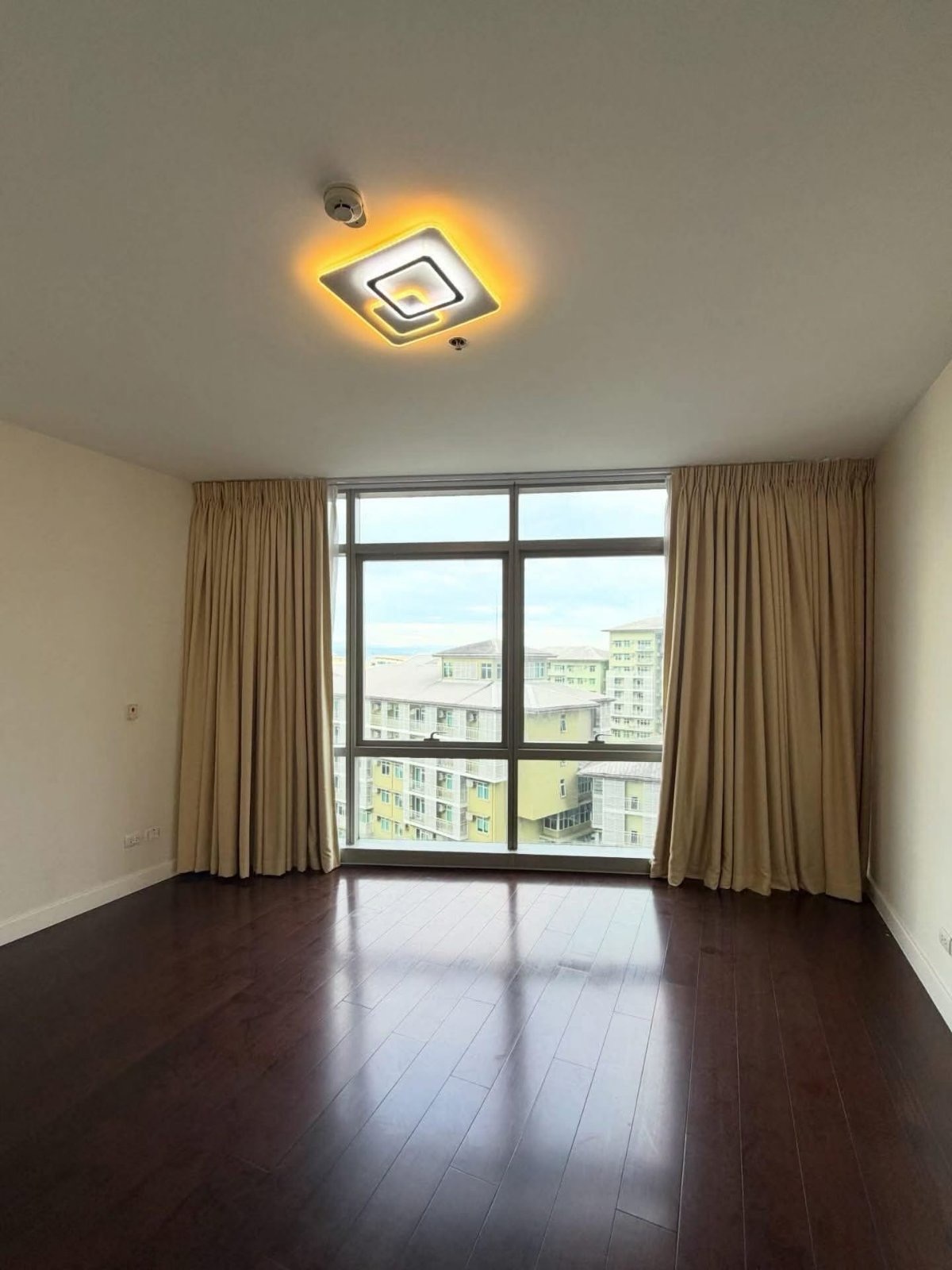 FOR SALE East Gallery Place 3 Bedroom Unit in TAGUIG