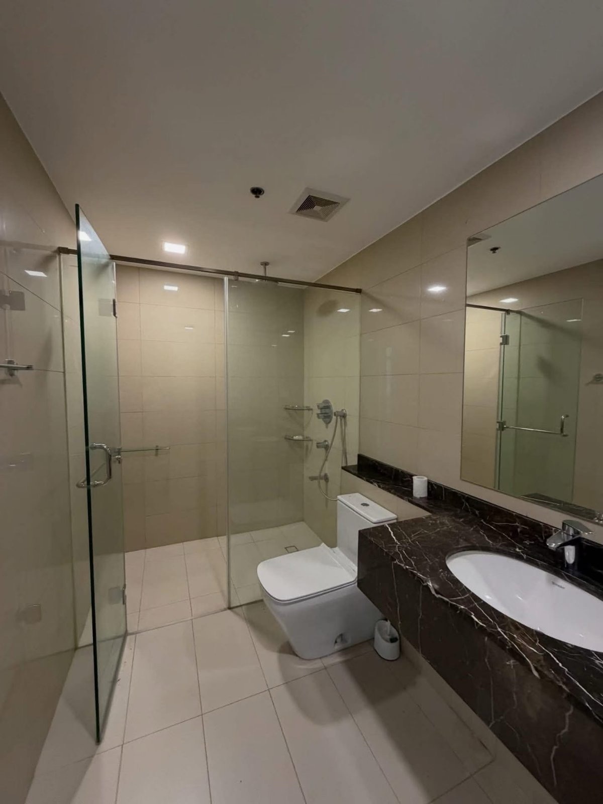 FOR SALE East Gallery Place 3 Bedroom Unit in TAGUIG