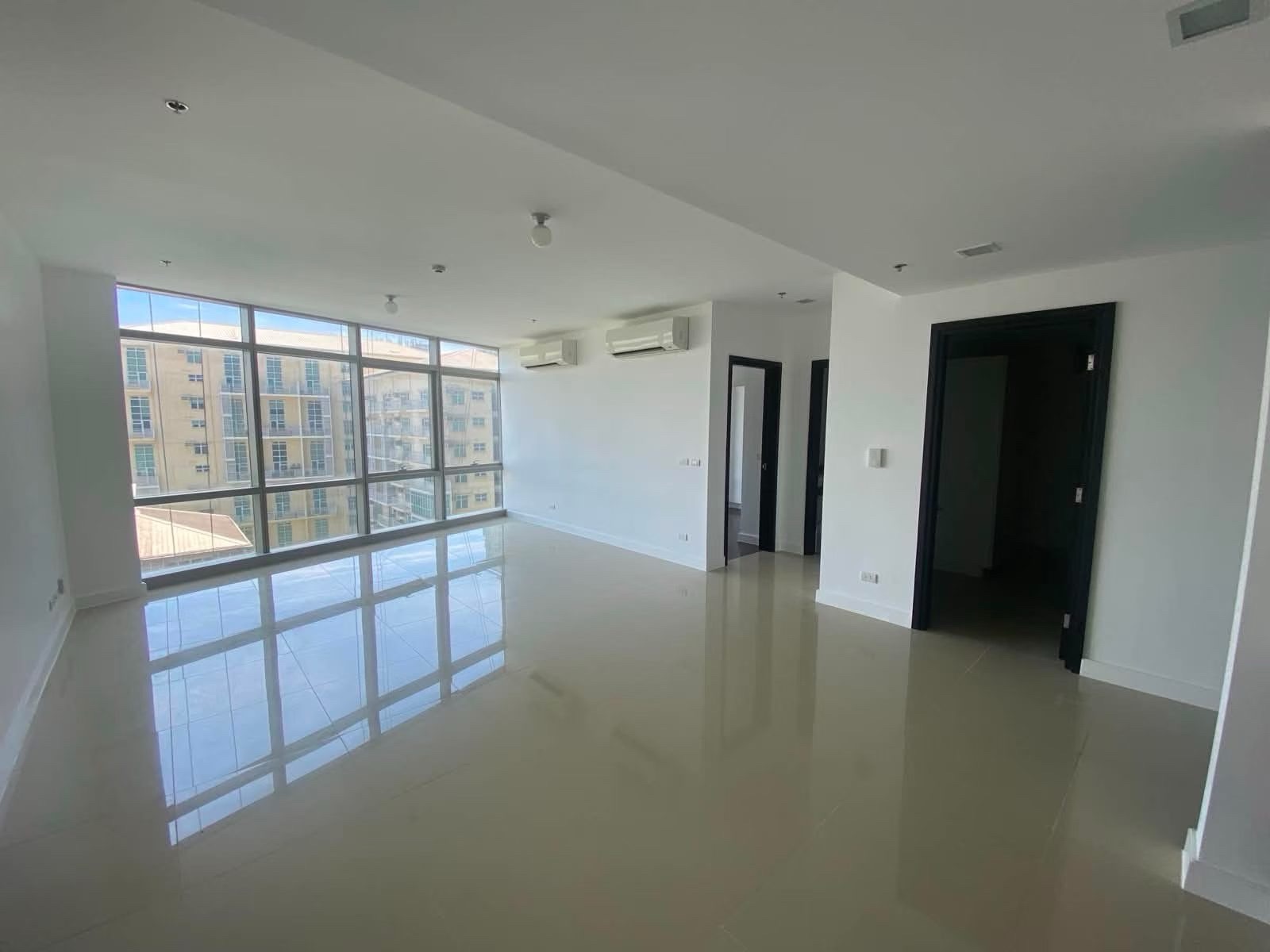 FOR SALE East Gallery Place 2 Bedroom Unit in TAGUIG