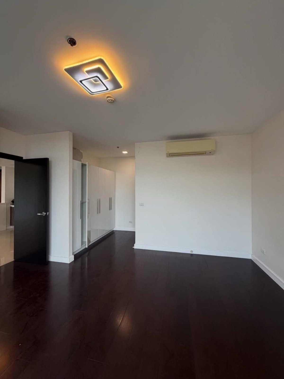 FOR SALE East Gallery Place 2 Bedroom Unit in TAGUIG