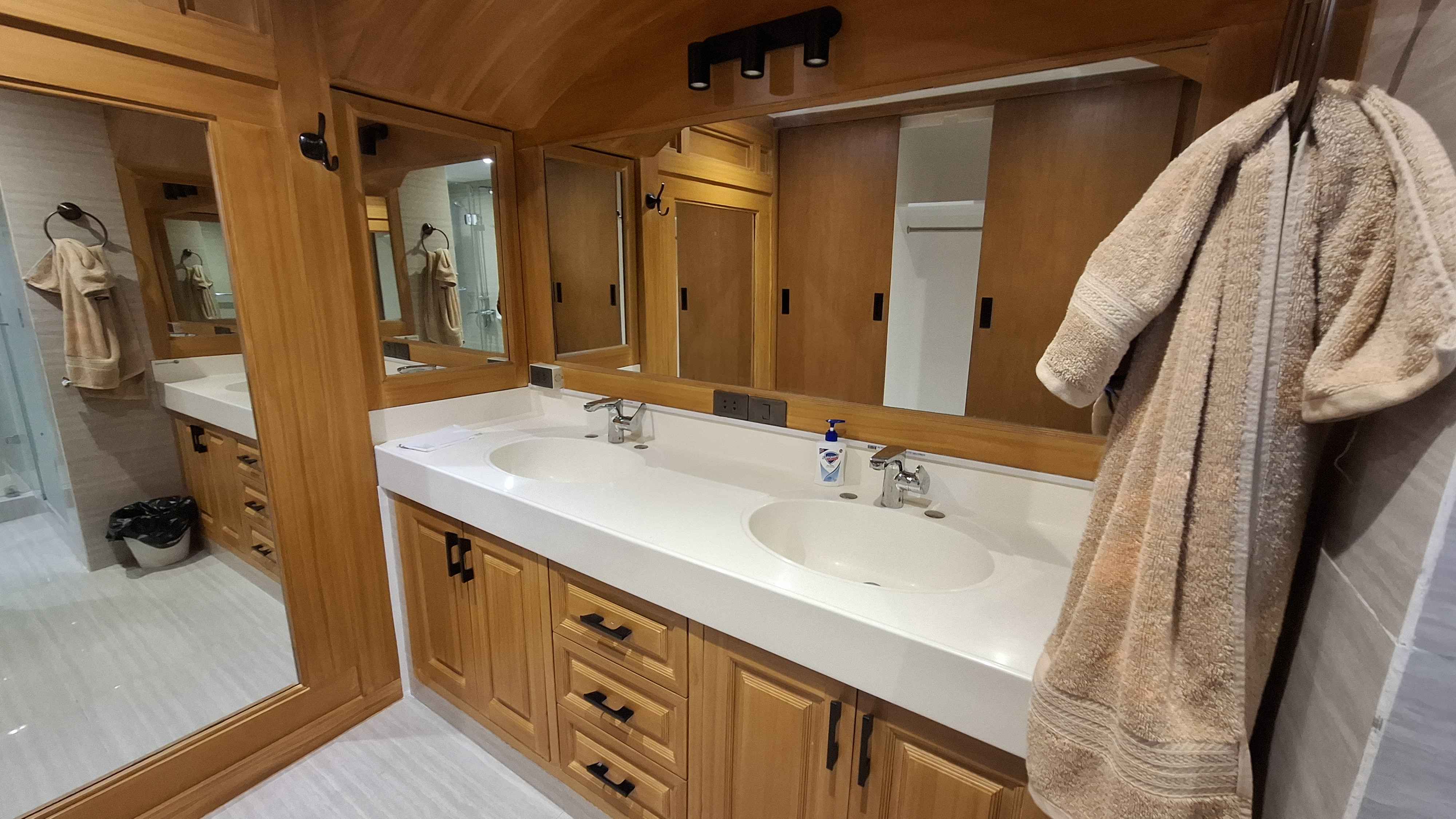 FOR SALE OR RENT Newly Renovated Sarasota 3 Bedroom Suite in PASAY