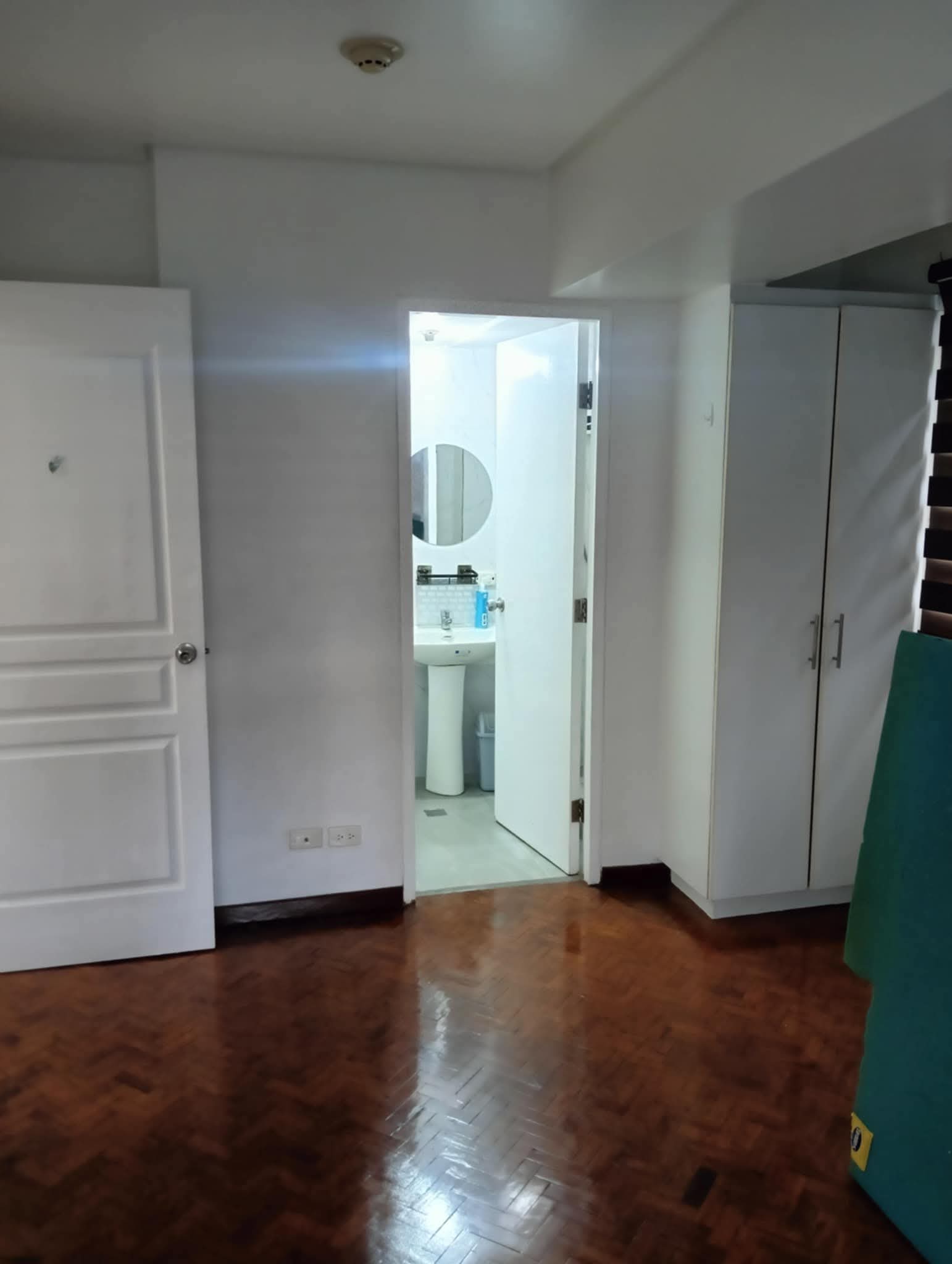 FOR RENT The Columns Ayala Avenue 2 Bedroom Unit in MAKATI CITY